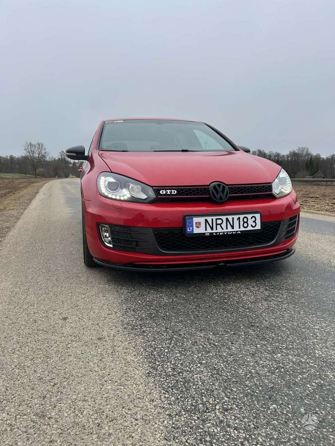 Volkswagen Golf - 1