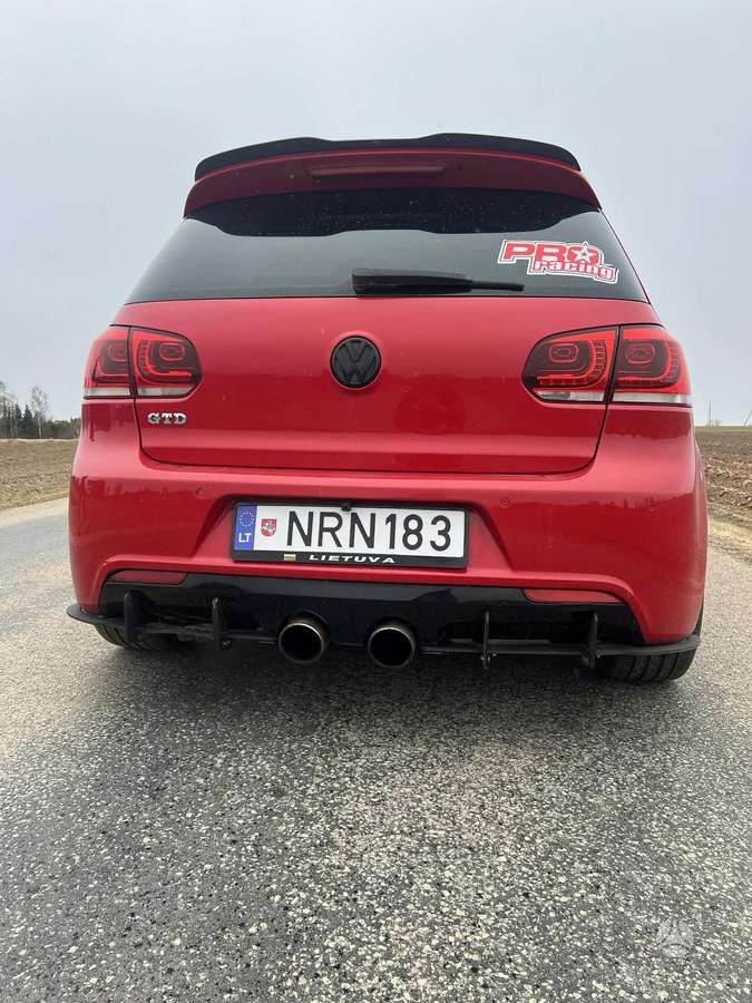 Volkswagen Golf - 6