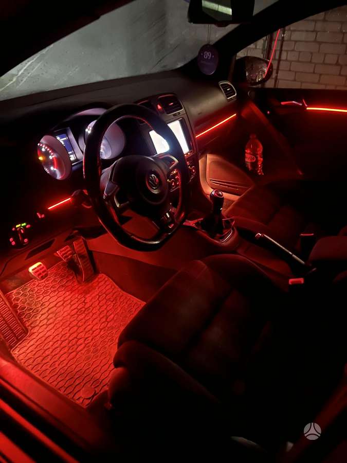 Volkswagen Golf - 10