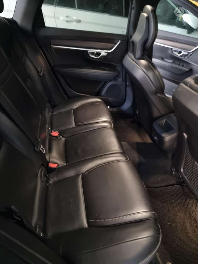 Volvo V90 Cross Country - 11