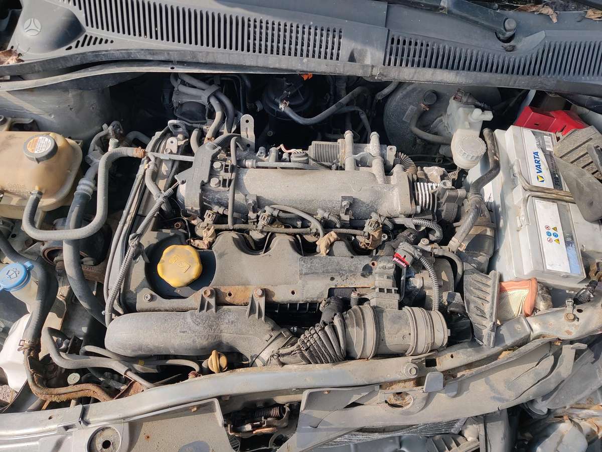 Suzuki SX4 dalimis. Geras variklis transmisija