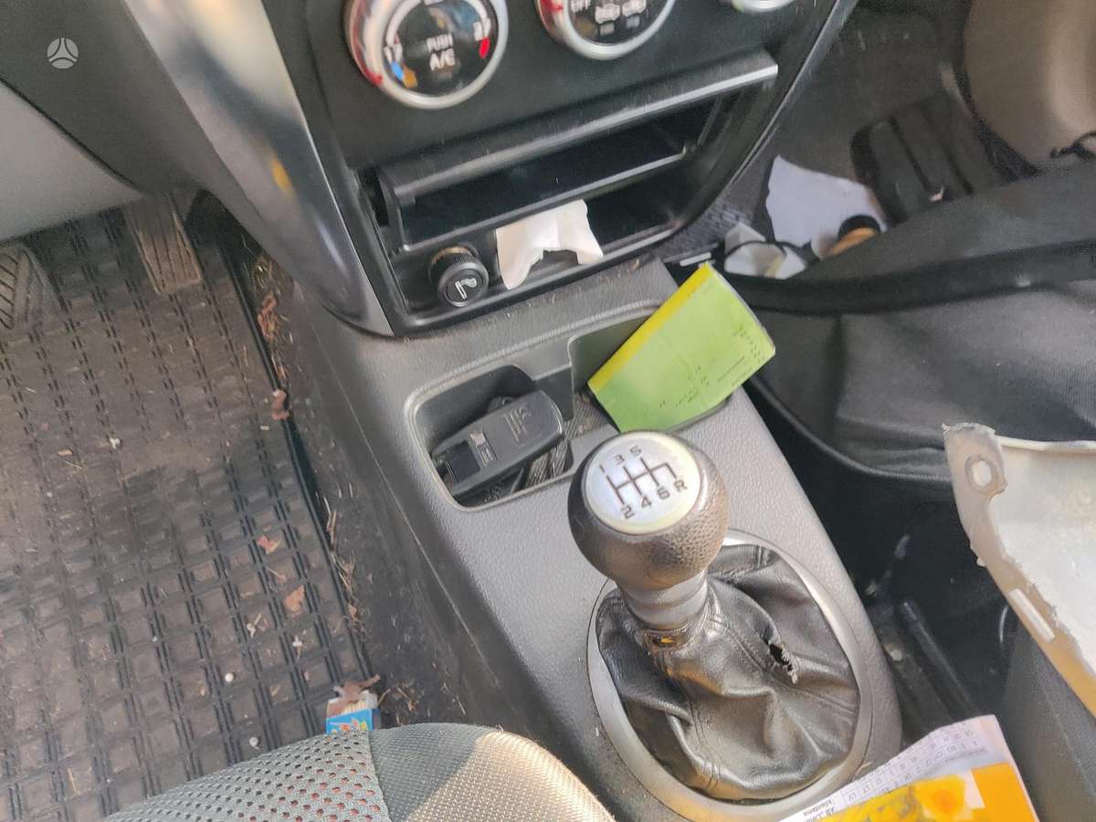 Suzuki SX4 dalimis. Geras variklis transmisija