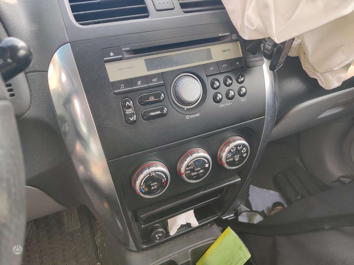 Suzuki SX4 dalimis. Geras variklis transmisija