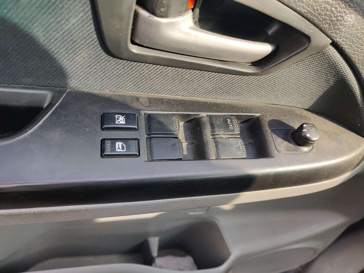 Suzuki SX4 dalimis. Geras variklis transmisija