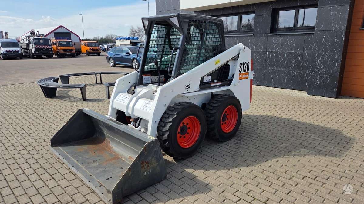 Bobcat S130, mini loaders