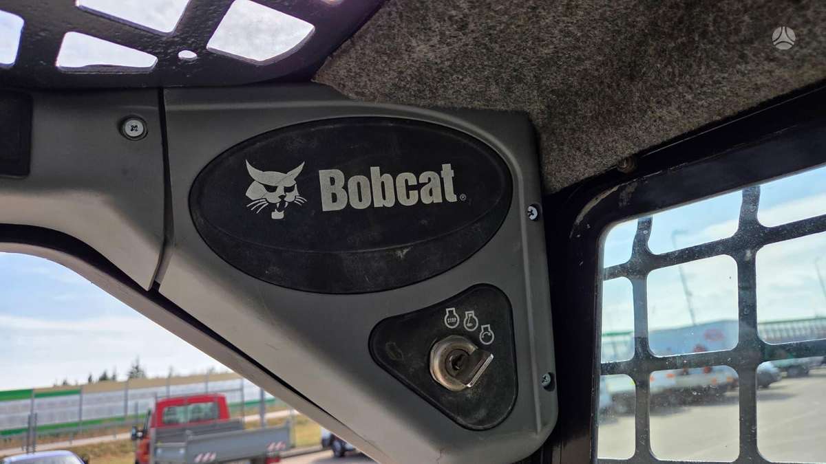 Bobcat S130, mini loaders