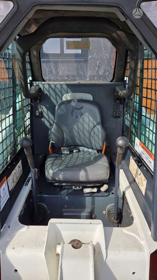 Bobcat S130, mini loaders