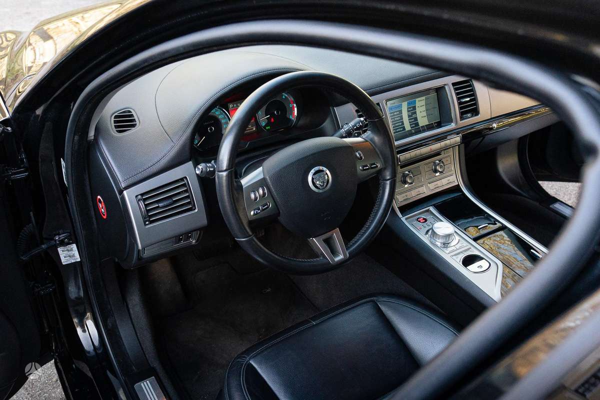 Jaguar XF, 3.0 l., Седан