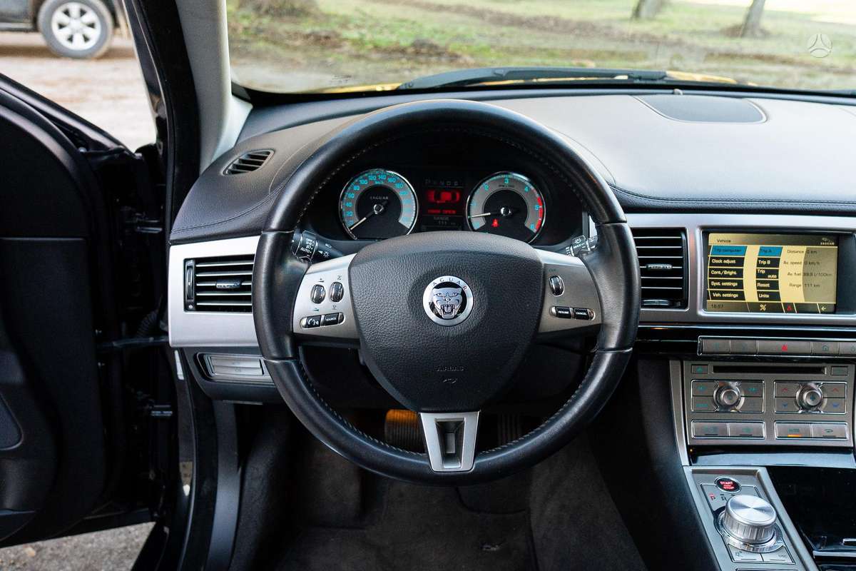 Jaguar XF, 3.0 l., Седан