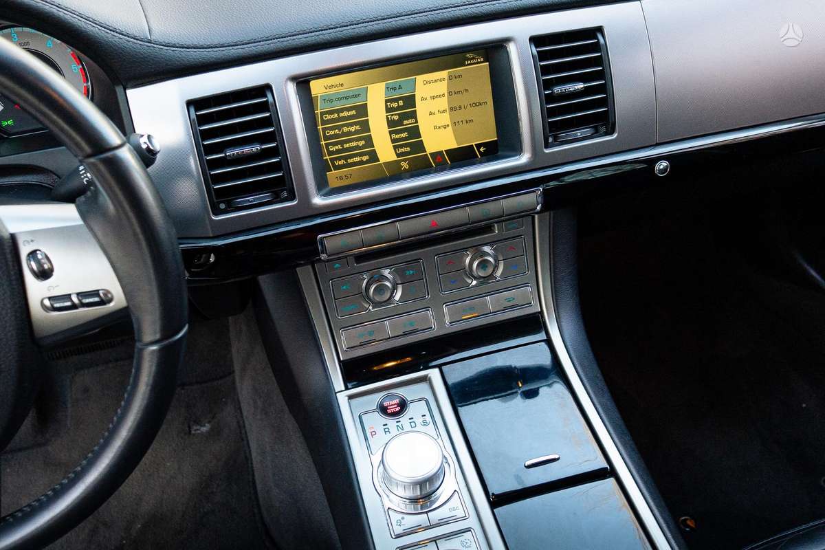 Jaguar XF, 3.0 l., Седан