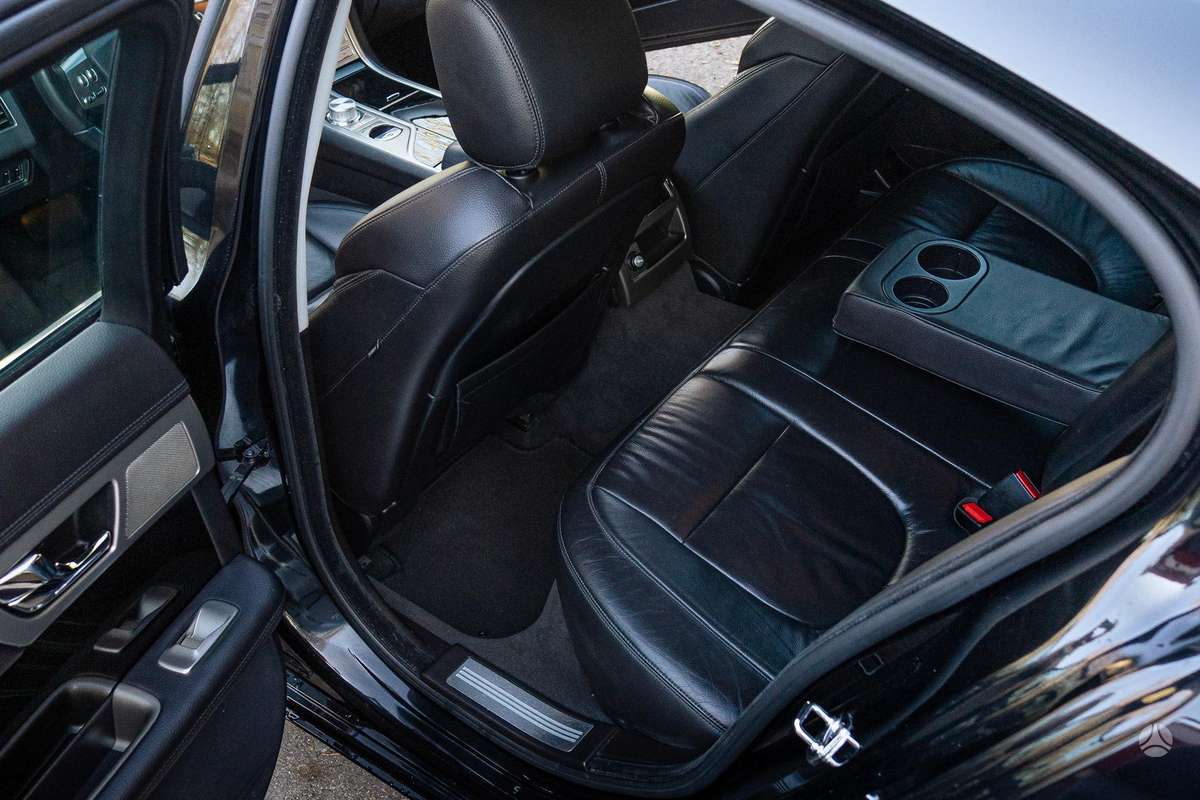 Jaguar XF, 3.0 l., Седан