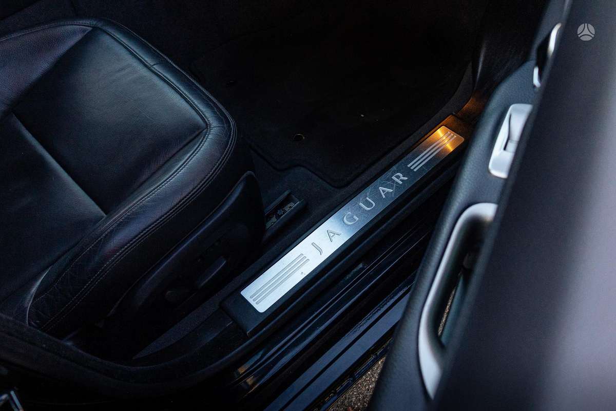Jaguar XF, 3.0 l., Седан