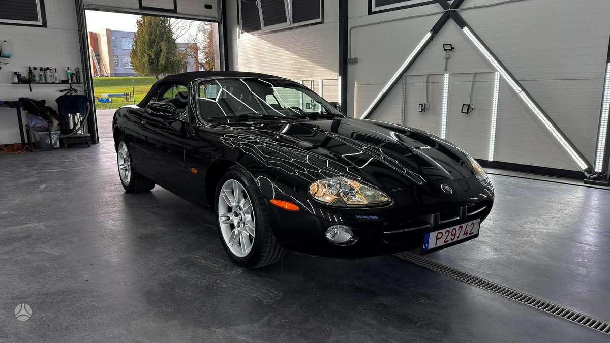 Jaguar XK8, 4.0 l., convertible