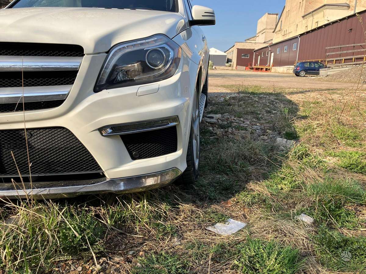 Mercedes-Benz GL550 Dalimis