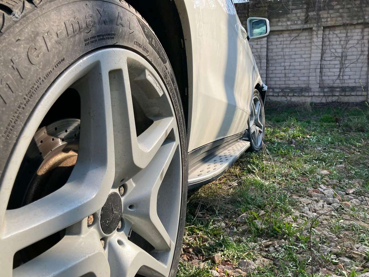 Mercedes-Benz GL550 Dalimis