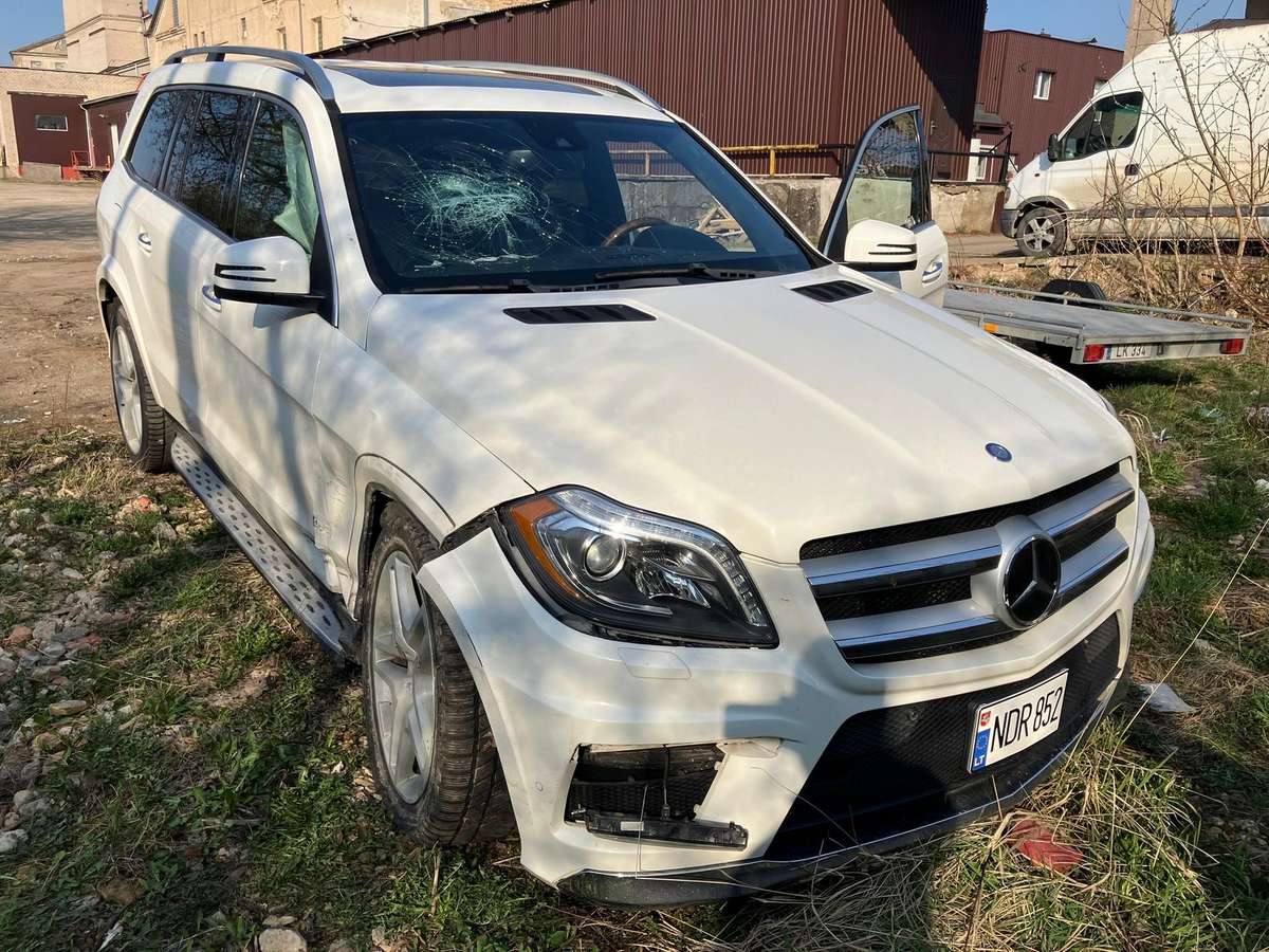 Mercedes-Benz GL550 Dalimis