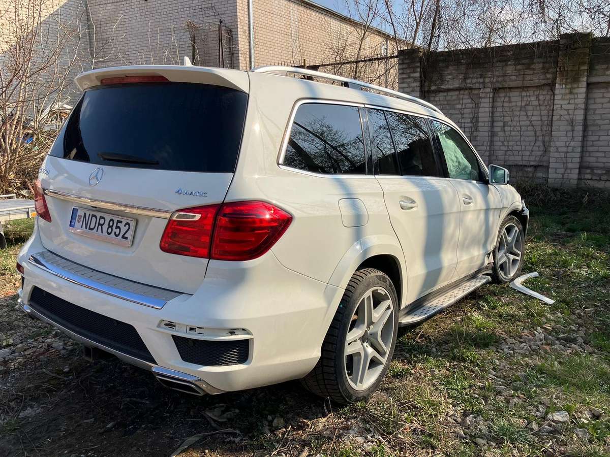 Mercedes-Benz GL550 Dalimis