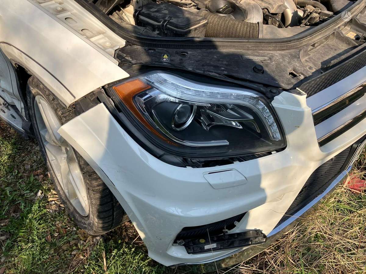 Mercedes-Benz GL550 Dalimis