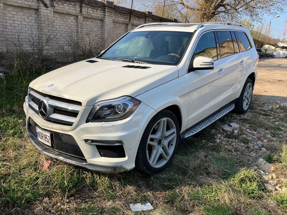 Mercedes-Benz GL550 Dalimis