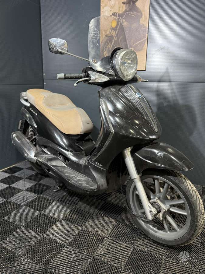 Piaggio Beverly 125cc, мотороллеры / мопеды