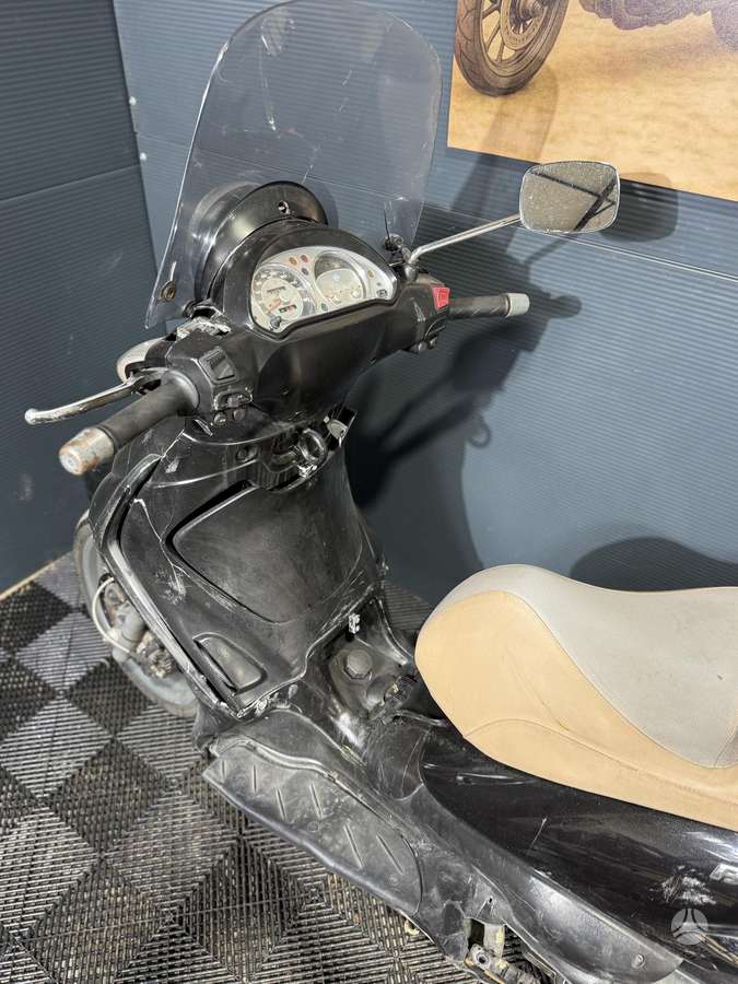 Piaggio Beverly 125cc, scooters / mopeds