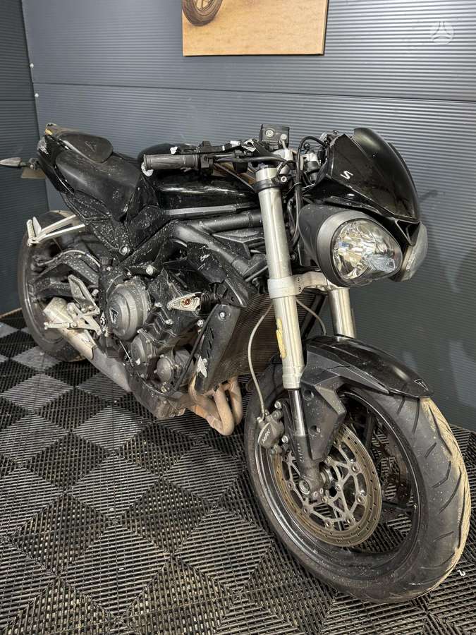 Triumph Street Triple 660cc, street / classic