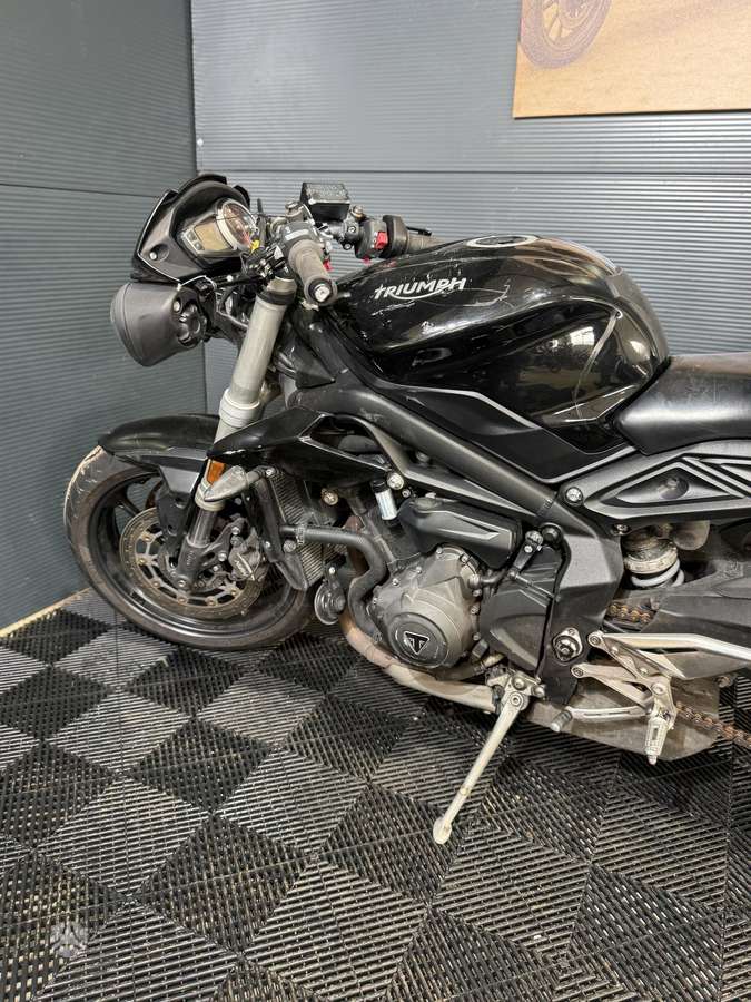 Triumph Street Triple 660cc, street / classic