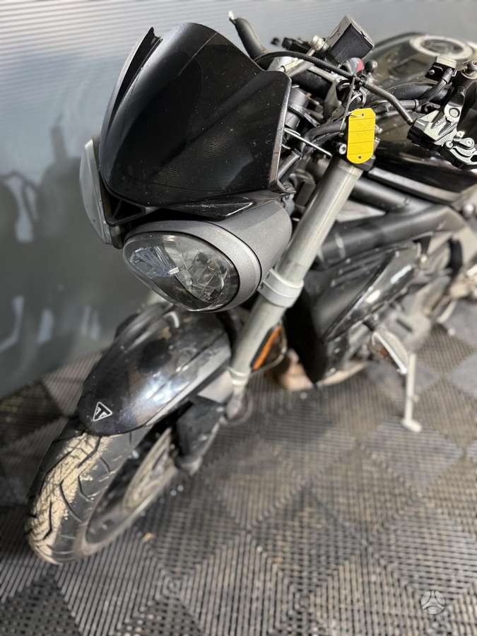 Triumph Street Triple 660cc, street / classic