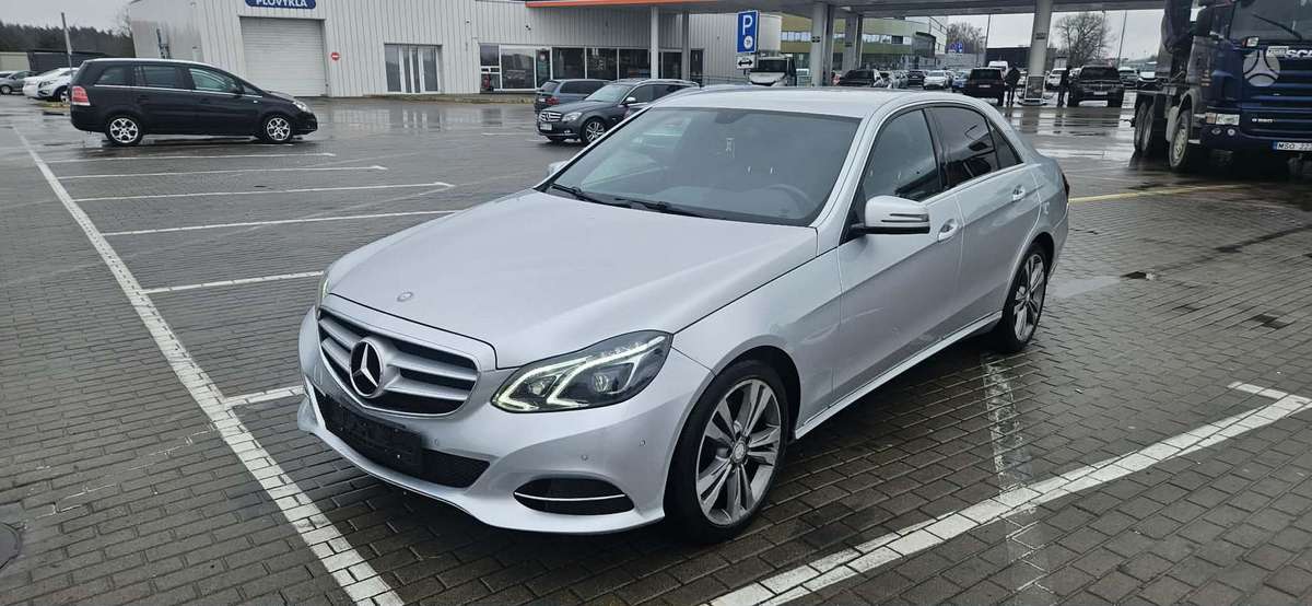 Mercedes-Benz E350, 3.0 l., sedans