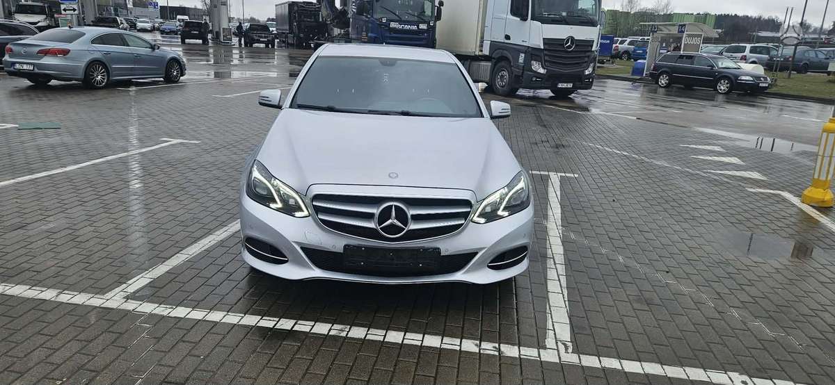 Mercedes-Benz E350, 3.0 l., sedans