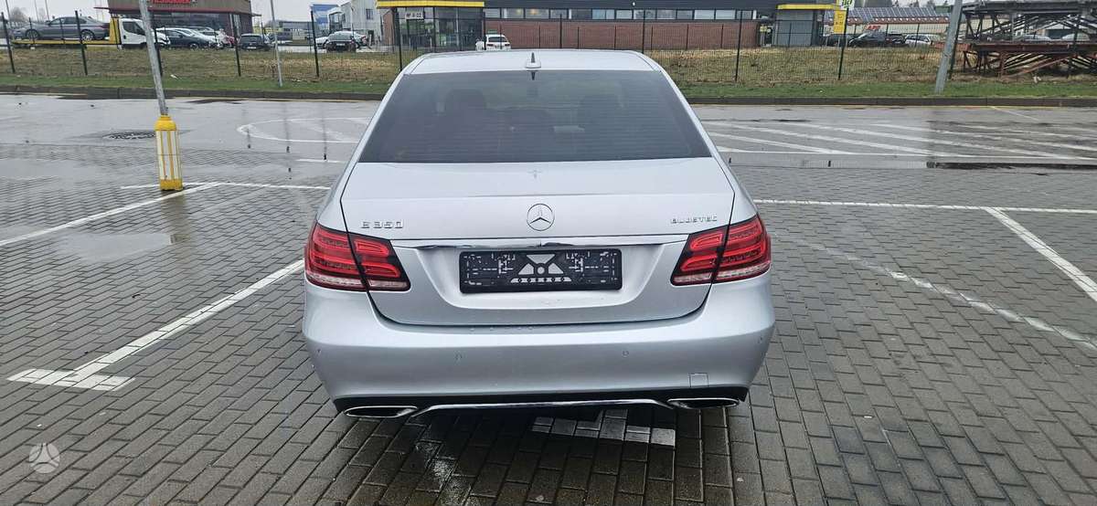 Mercedes-Benz E350, 3.0 l., sedans