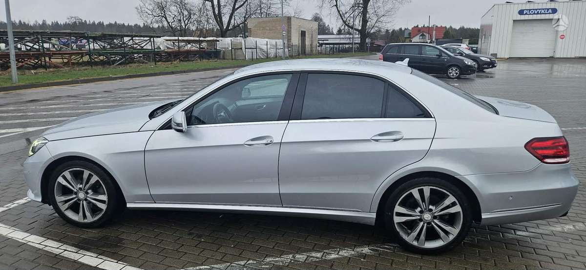 Mercedes-Benz E350, 3.0 l., sedans