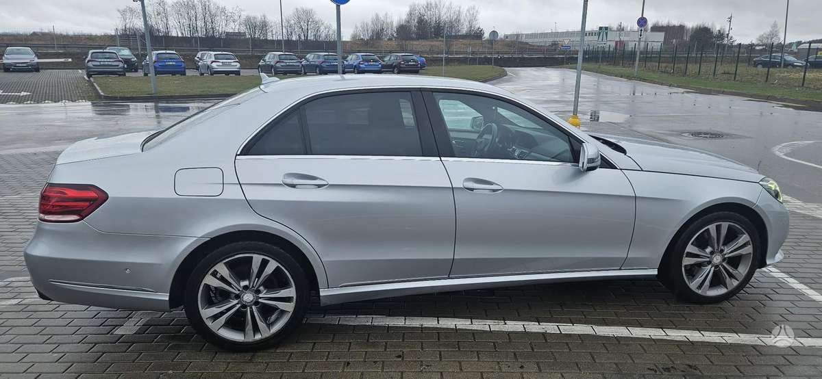 Mercedes-Benz E350, 3.0 l., sedans