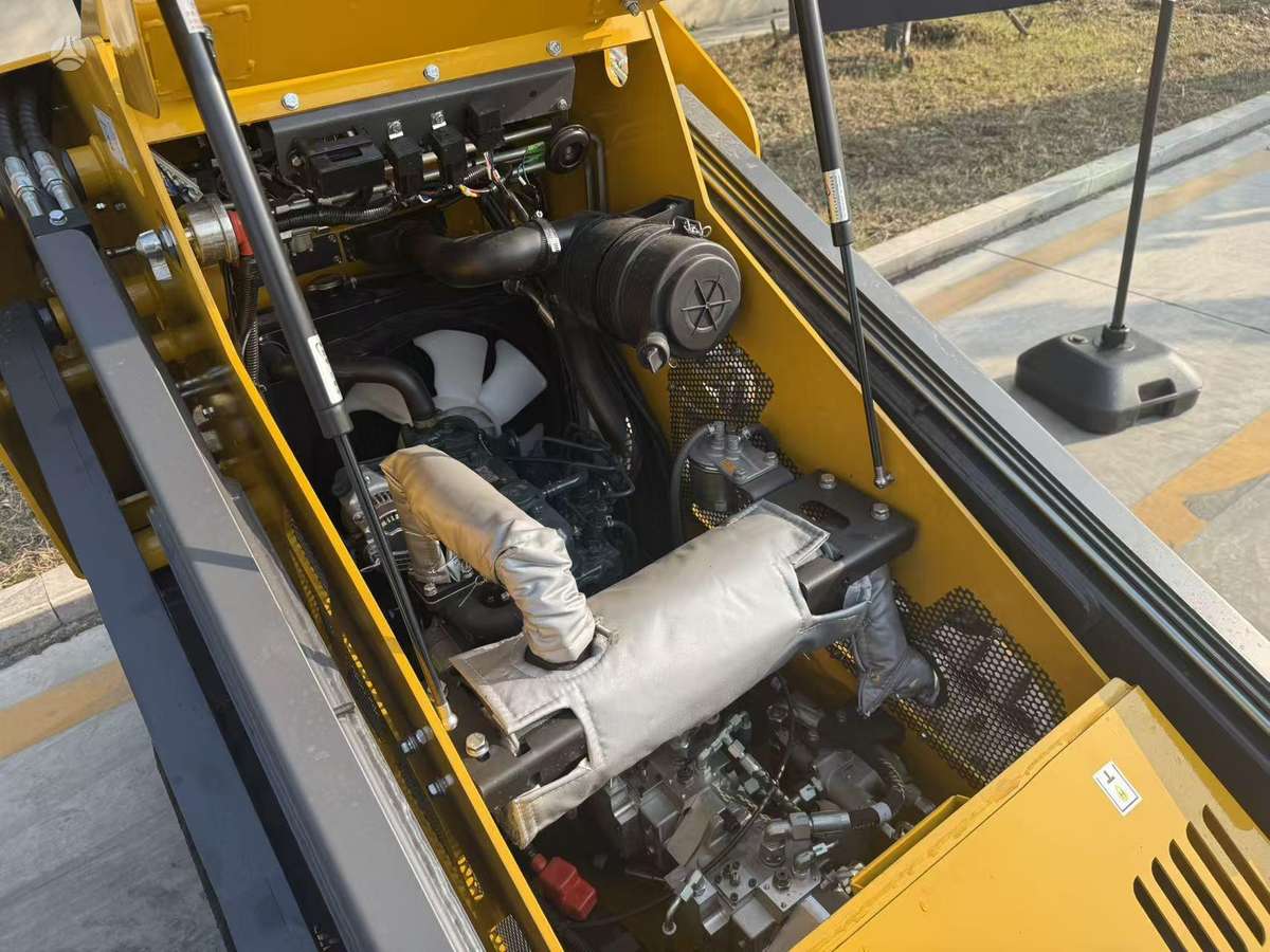 HUAYEE HY680X, мини-погрузчики