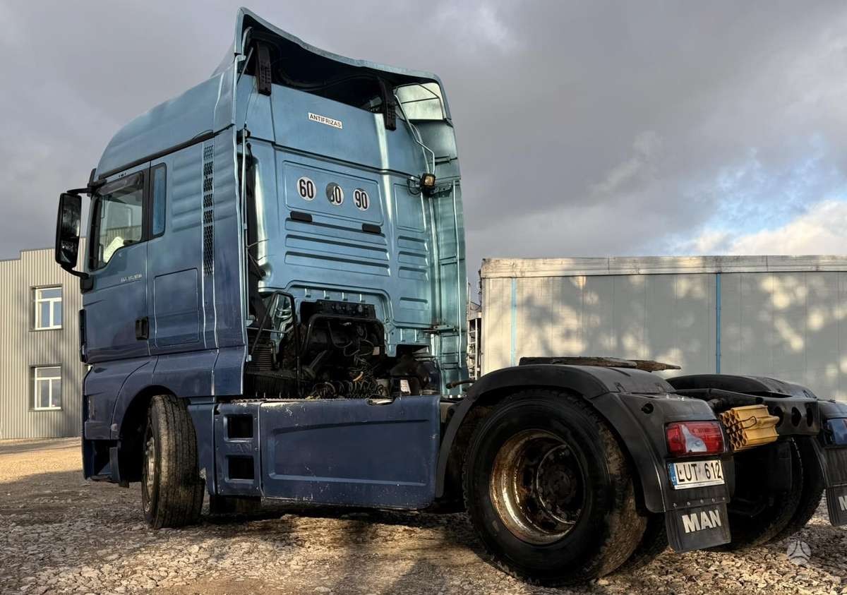 MAN TGX 480, single sleeper