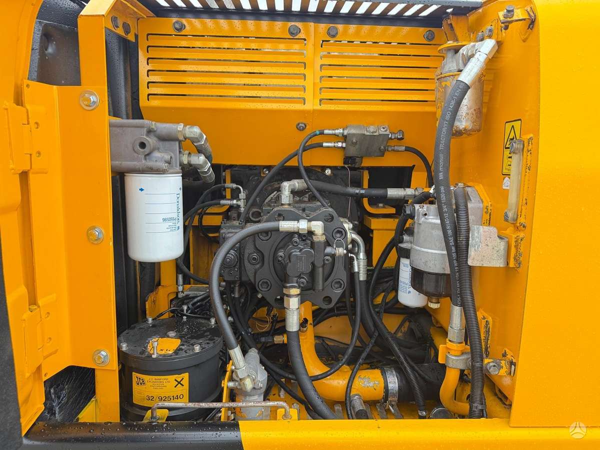 JCB JS 220 LC, экскаваторы
