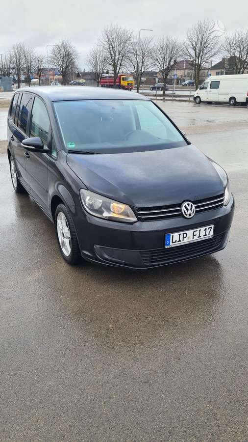 Volkswagen Touran - 1