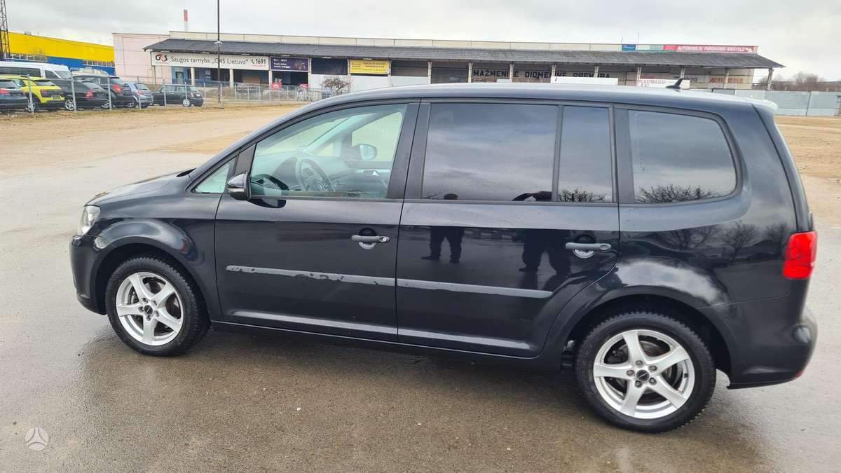 Volkswagen Touran - 4