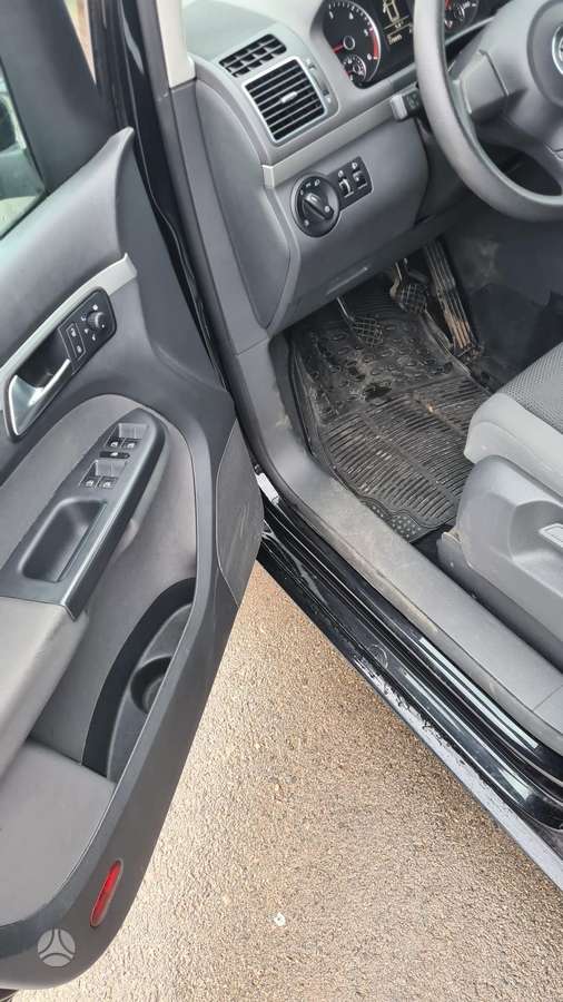 Volkswagen Touran - 12