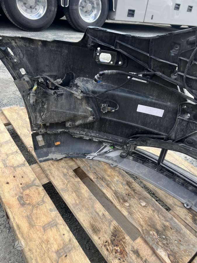 Audi e-tron bumpers, fenders
