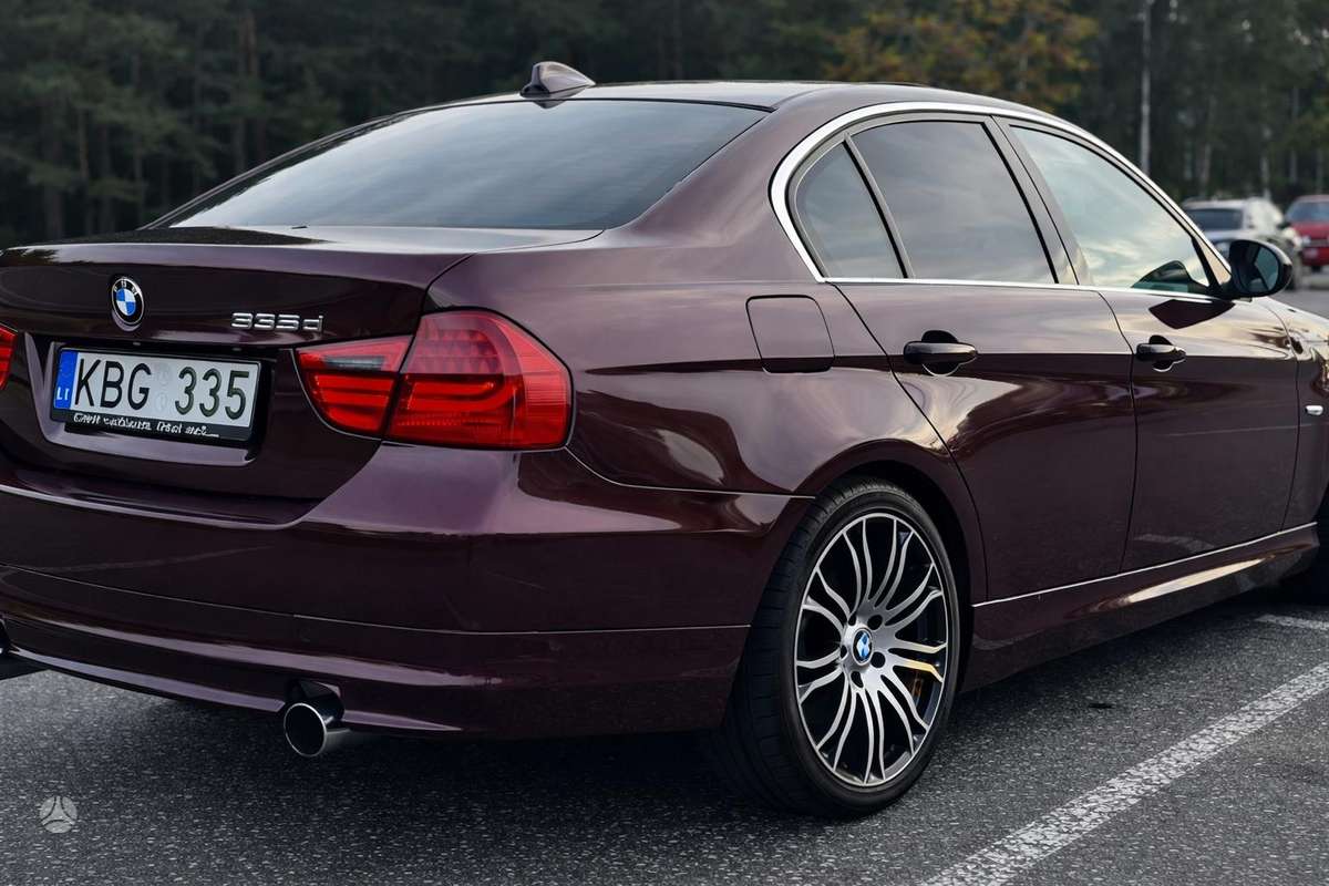 BMW 335, 3.0 l., Седан