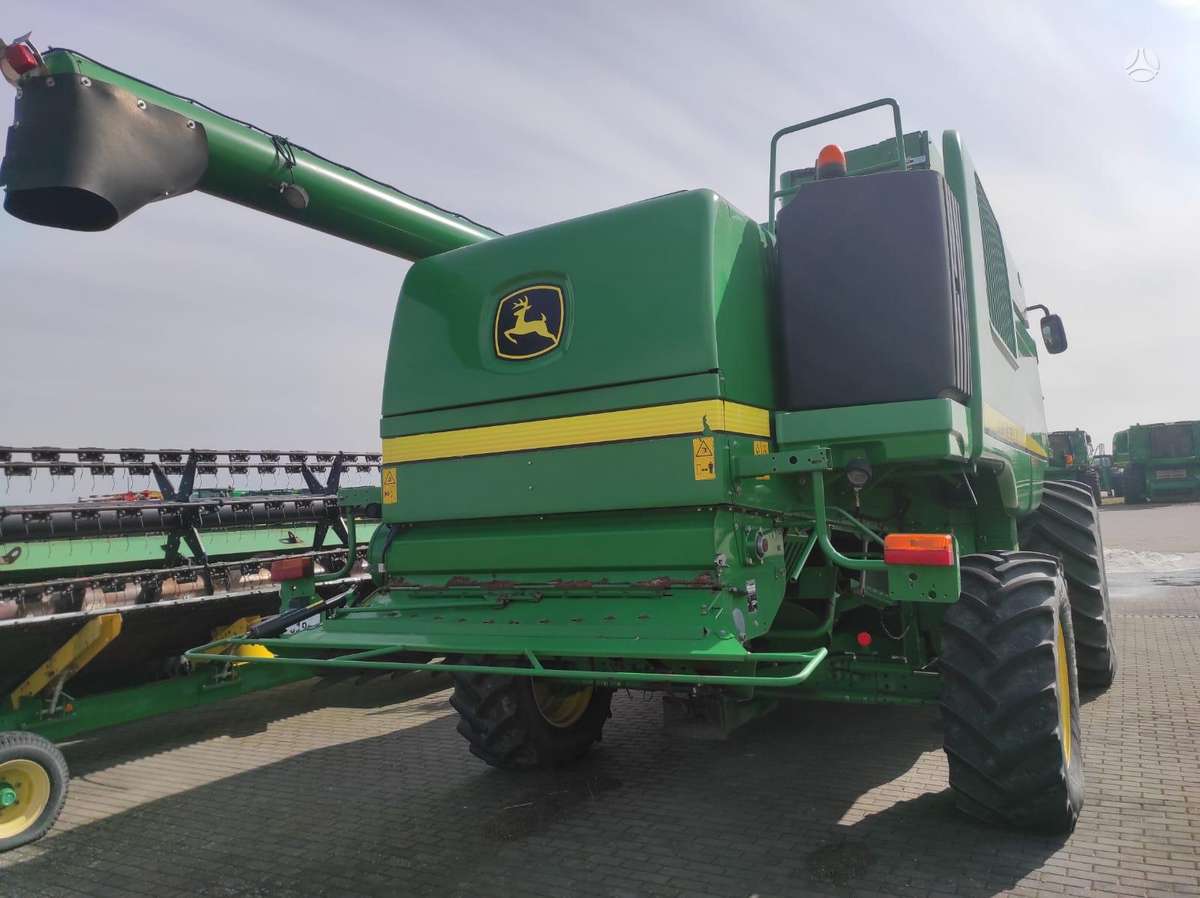 John Deere T670, kombainai