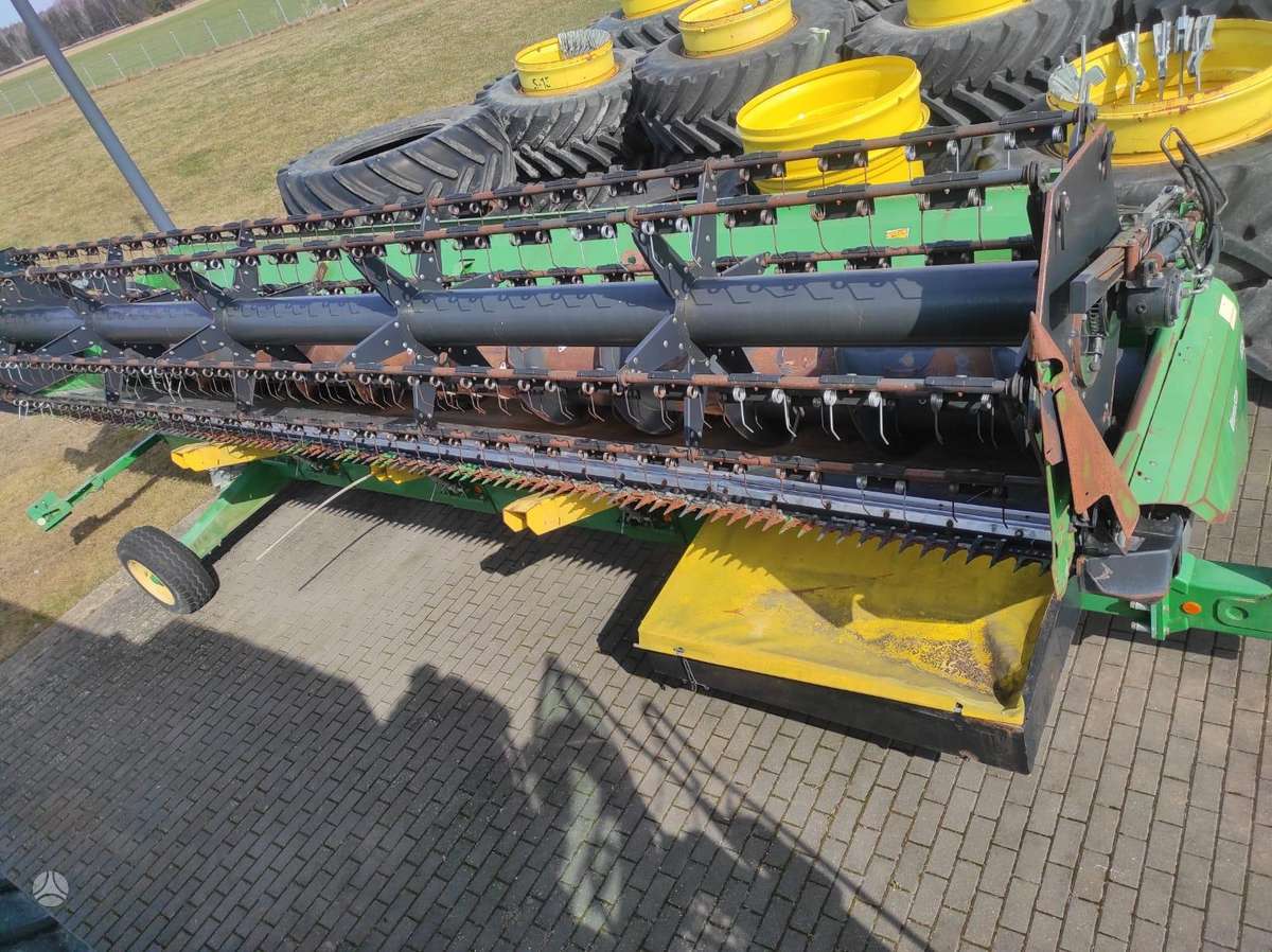 John Deere T670, combine harvesters