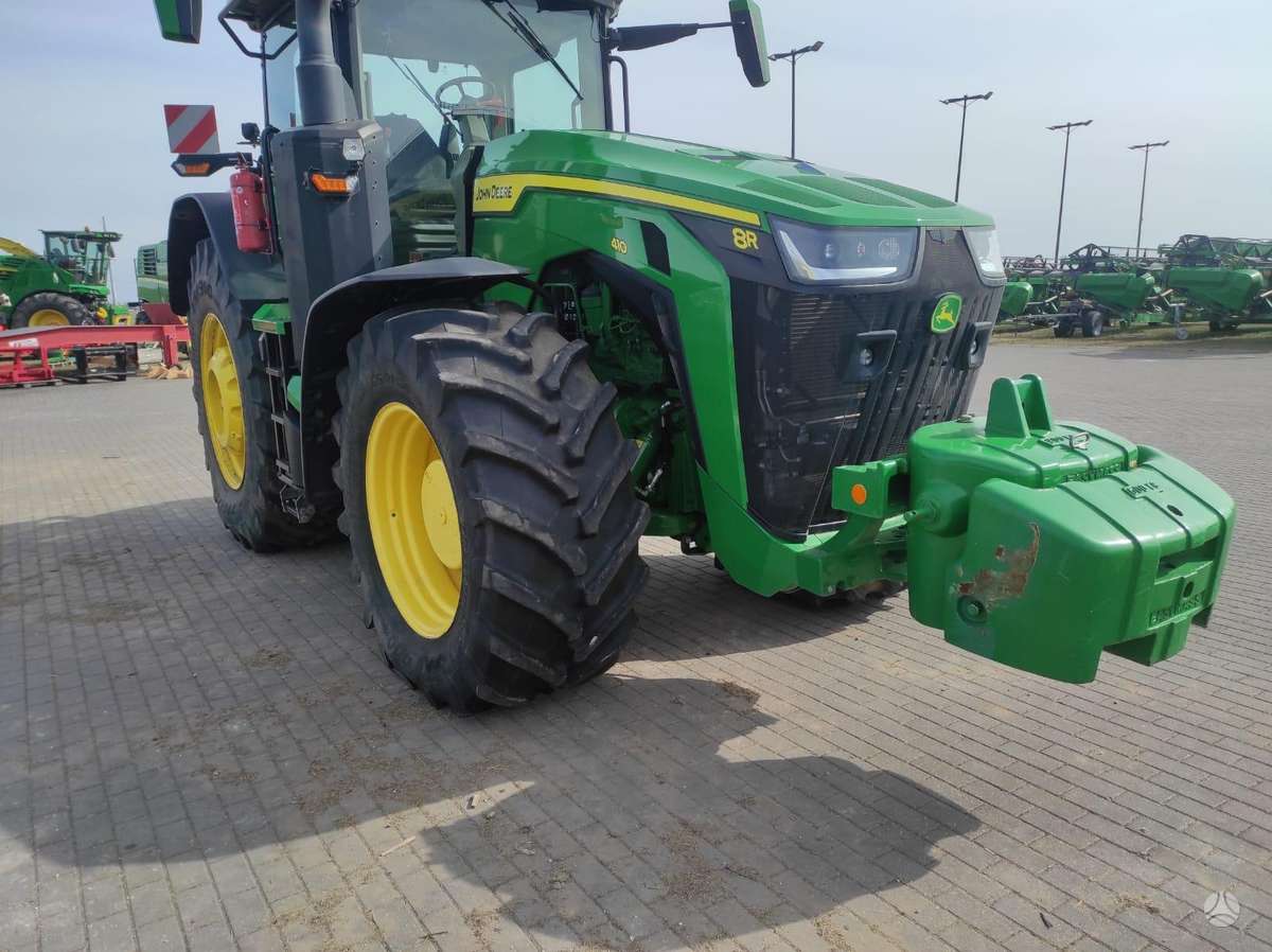 John Deere 8R410, traktoriai