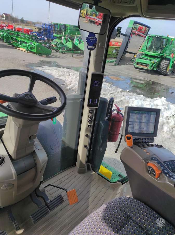 John Deere 8R410, tractors