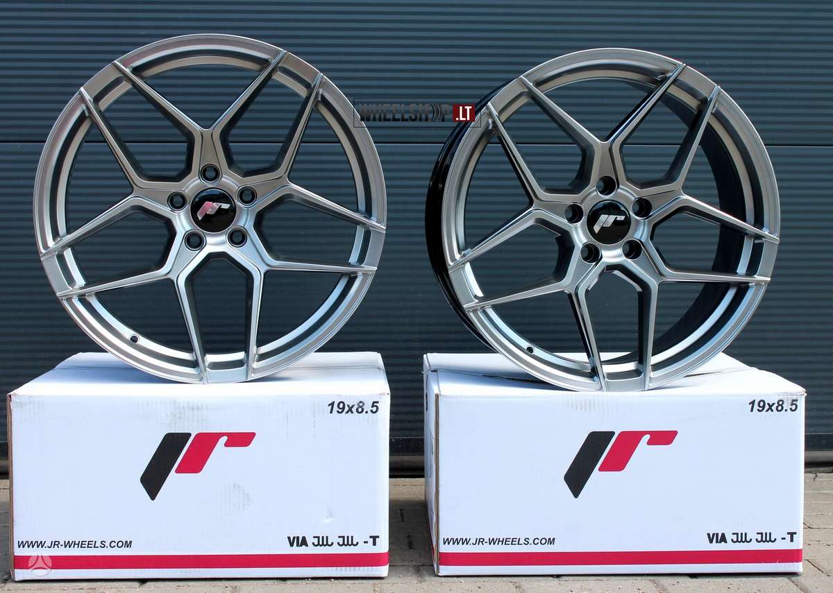 Japan Racing JR34 Hyper Black, light alloy, R19