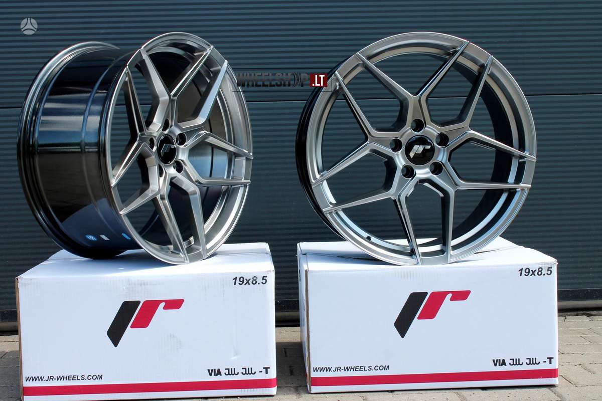 Japan Racing JR34 Hyper Black, light alloy, R19