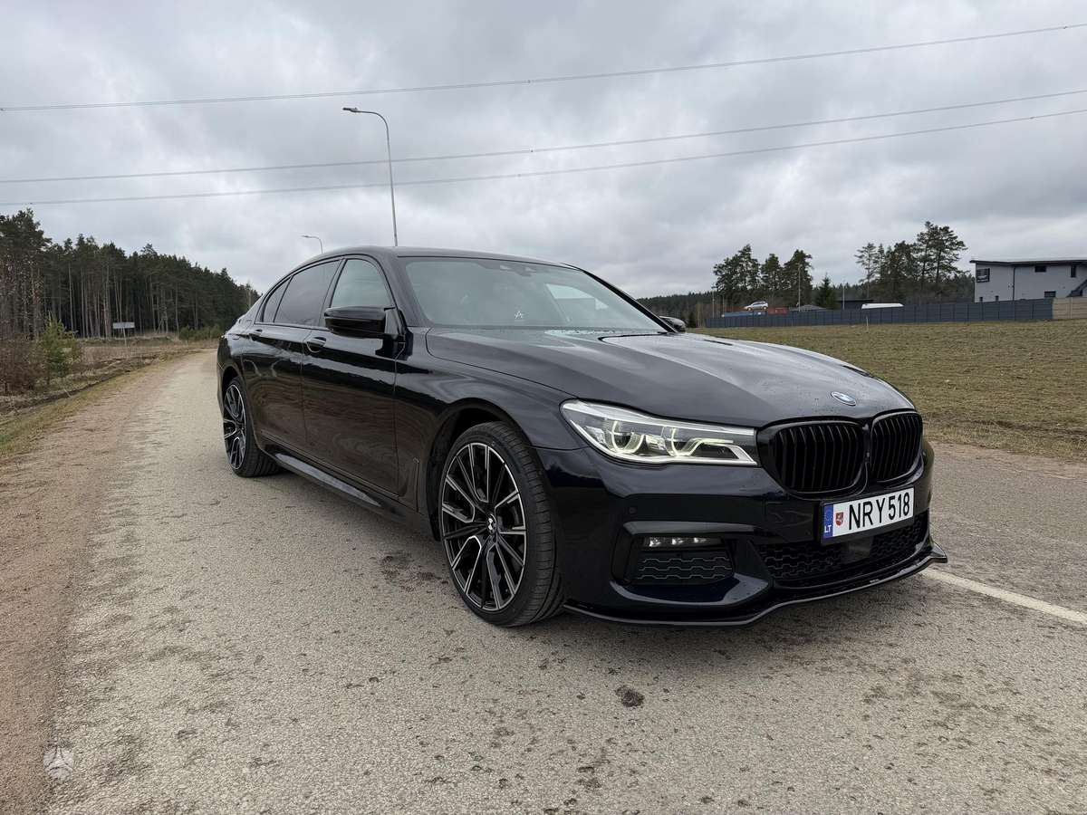 BMW 750, 4.4 l., Седан
