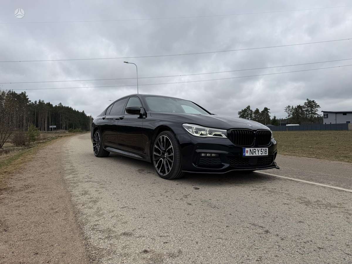 BMW 750, 4.4 l., Седан