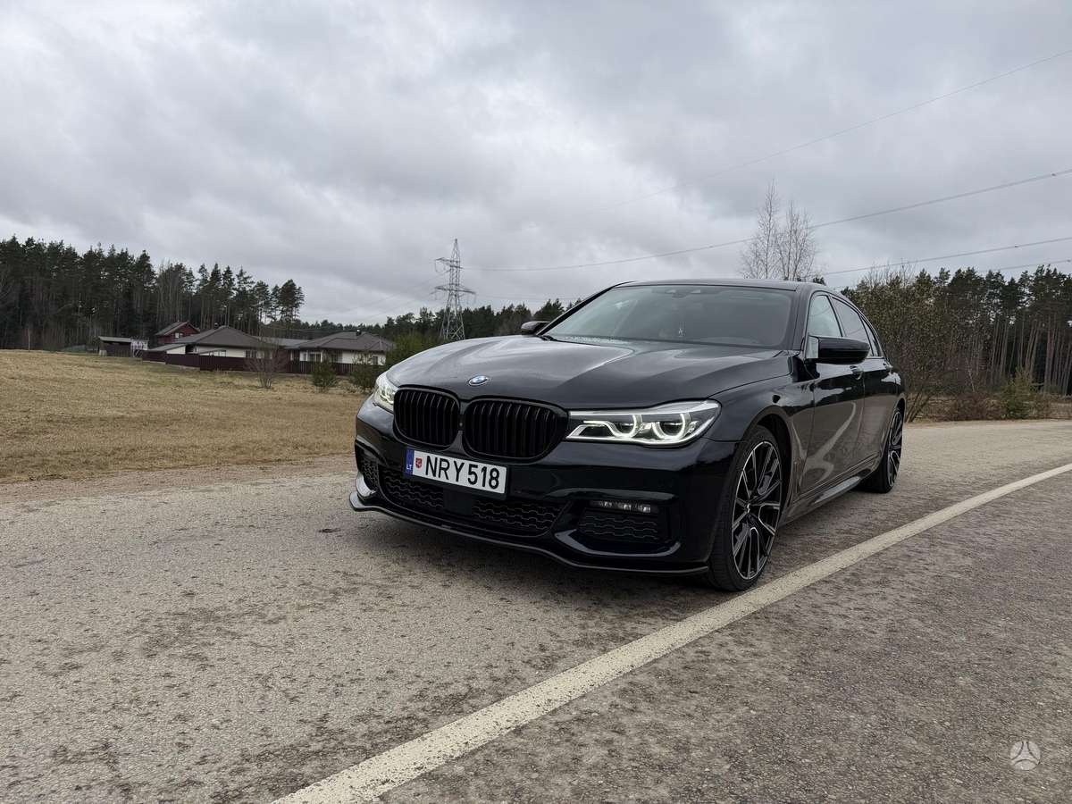 BMW 750, 4.4 l., Седан